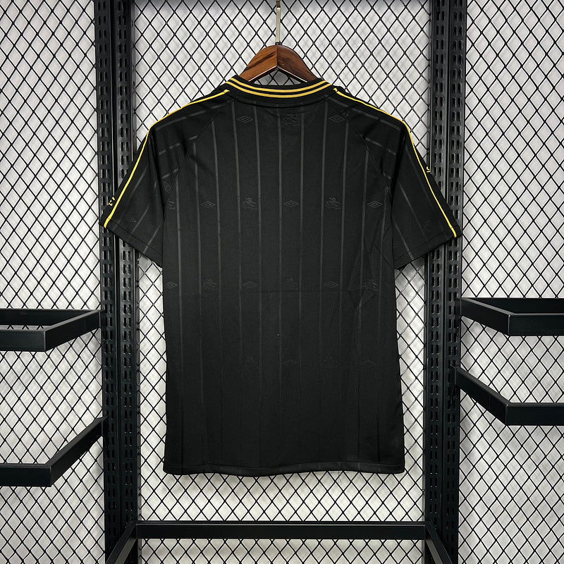 Camisa Santos Edição Charlie Brown Jr 24/25 Preta - Umbro Masculino Torcedor